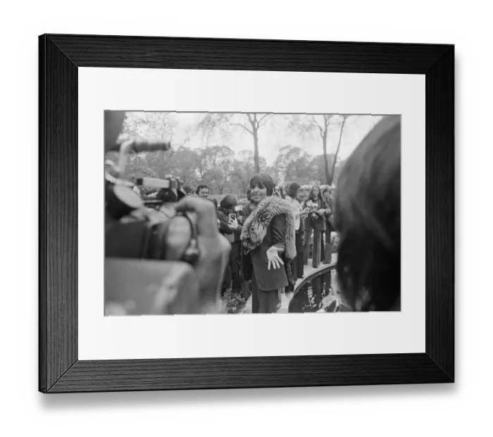 Framed Print : Liza Minnelli, actor and singer, pictured at The Dorchester Hotel in London