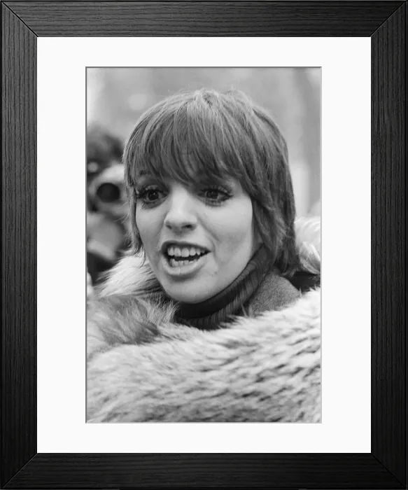 Framed Print : Liza Minnelli, actor and singer, pictured at The Dorchester Hotel in London
