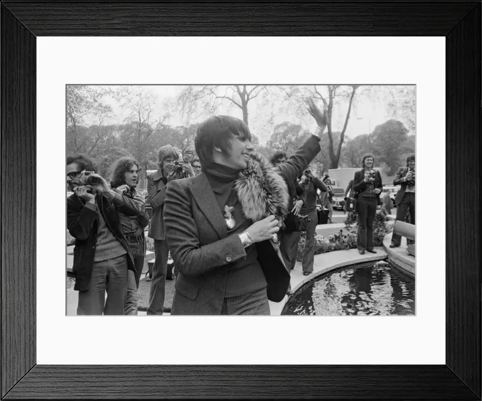 Framed Print : Liza Minnelli, actor and singer, pictured at The Dorchester Hotel in London Framed Print : Liza Minnelli, actor and singer, pictured at The Dorchester Hotel in London