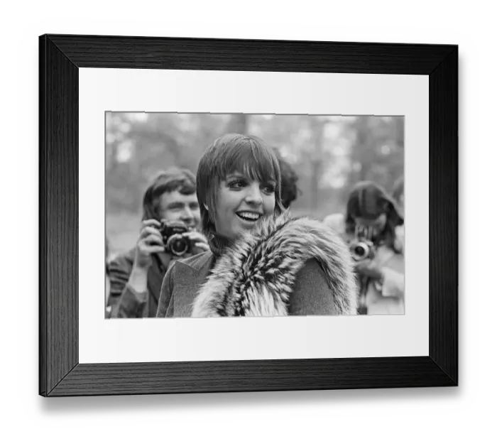 Framed Print : Liza Minnelli, actor and singer, pictured at The Dorchester Hotel in London