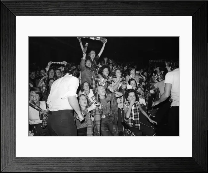 Framed Print : Hysterical fans attend a Bay City Rollers concert in Victoria, London Framed Print : Hysterical fans attend a Bay City Rollers concert in Victoria, London