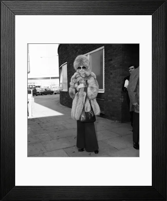 Framed Print : Barbra Streisand arrives at Heathrow Airport. She is here to shoot scenes for Framed Print : Barbra Streisand arrives at Heathrow Airport. She is here to shoot scenes for