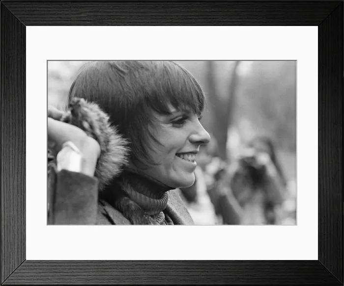 Framed Print : Liza Minnelli, actor and singer, pictured at The Dorchester Hotel in London Framed Print : Liza Minnelli, actor and singer, pictured at The Dorchester Hotel in London
