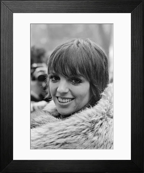 Framed Print : Liza Minnelli, actor and singer, pictured at The Dorchester Hotel in London