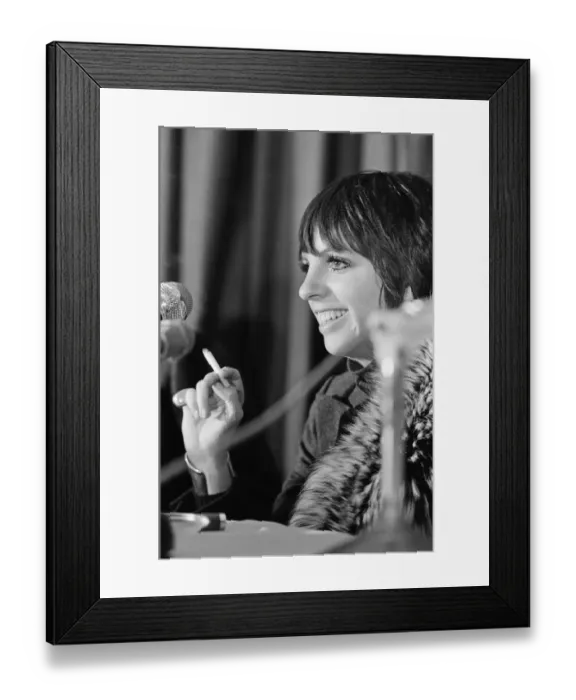 Framed Print : Liza Minnelli, actor and singer, pictured at The Dorchester Hotel in London