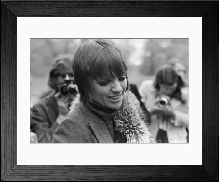 Framed Print : Liza Minnelli, actor and singer, pictured at The Dorchester Hotel in London