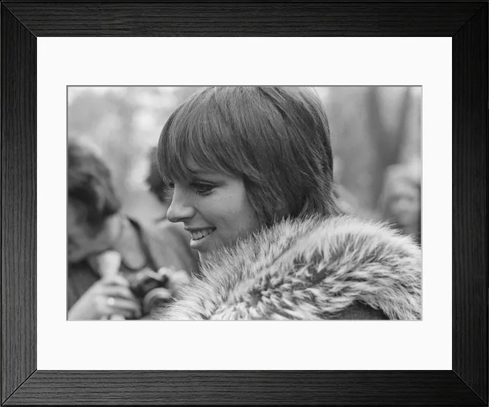 Framed Print : Liza Minnelli, actor and singer, pictured at The Dorchester Hotel in London