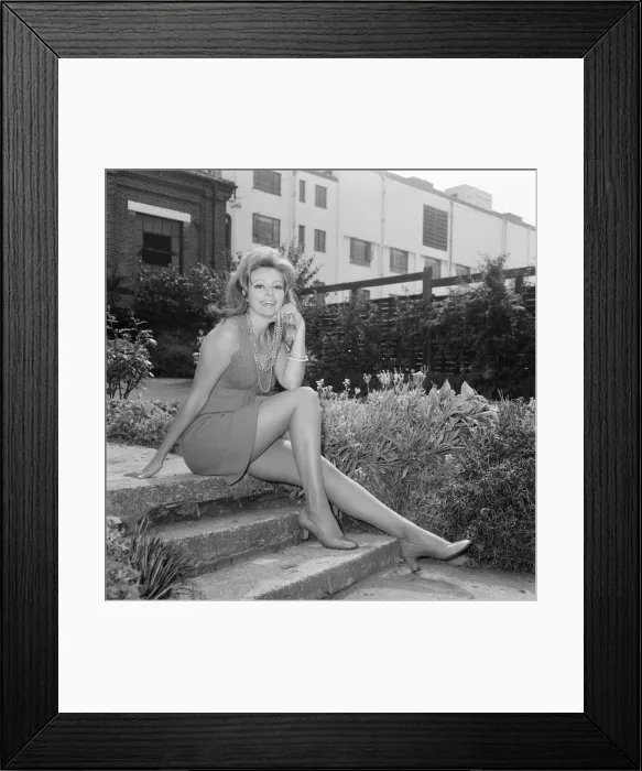 Framed Print : New film Crossplot, begins production at Elstree Studios today, Monday 9th September 1968 Framed Print : New film Crossplot, begins production at Elstree Studios today, Monday 9th September 1968