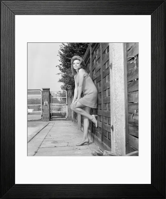 Framed Print : New film Crossplot, begins production at Elstree Studios today, Monday 9th September 1968 Framed Print : New film Crossplot, begins production at Elstree Studios today, Monday 9th September 1968
