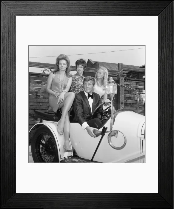 Framed Print : New film Crossplot, begins production at Elstree Studios today, Monday 9th September 1968 Framed Print : New film Crossplot, begins production at Elstree Studios today, Monday 9th September 1968