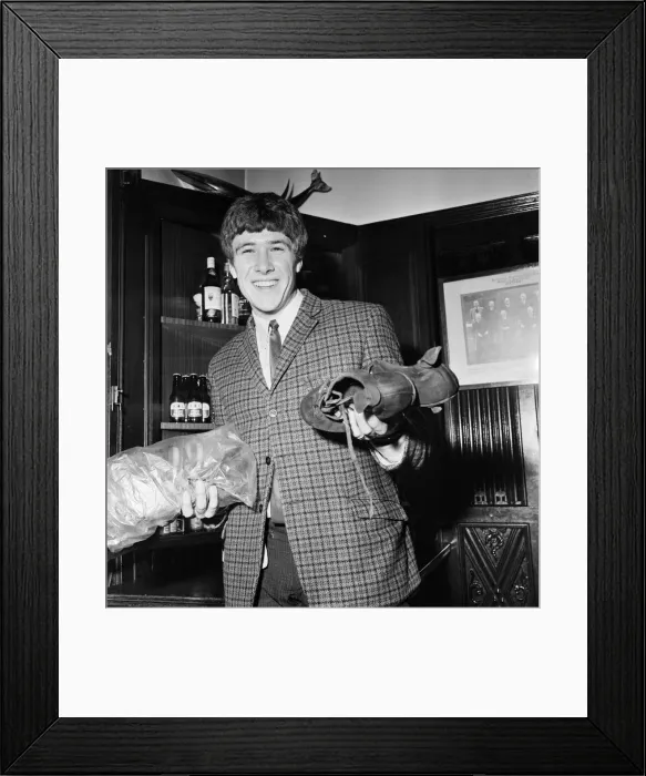 Framed Print : Emlyn Hughes signs for Liverpool from Blackpool at Bloomfield Road