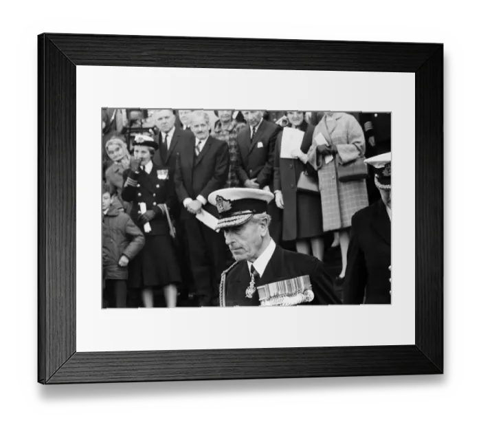 Framed Print : Service held at Liverpool Cathedral to commemorate the 25th anniversary of the Battle of Framed Print : Service held at Liverpool Cathedral to commemorate the 25th anniversary of the Battle of