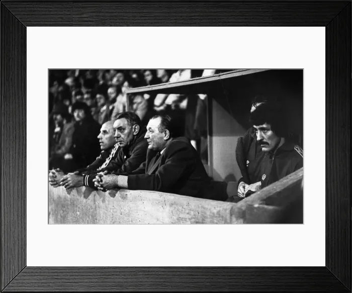 Framed Print : Liverpool manager Bob paisley joined in the dug out by Ronnie Moran Framed Print : Liverpool manager Bob paisley joined in the dug out by Ronnie Moran