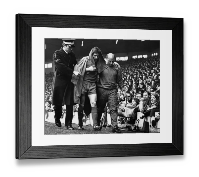 Framed Print : Injured Liverpool footballer Steve Heighway is helped off the pitch by trainer Ronnie Framed Print : Injured Liverpool footballer Steve Heighway is helped off the pitch by trainer Ronnie