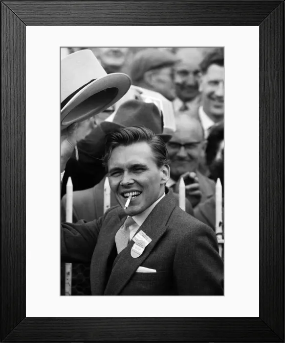 Framed Print : Billy Fury, on Derby Day at the Epsom Races, waving his hat to the crowds. 3rd June 1964