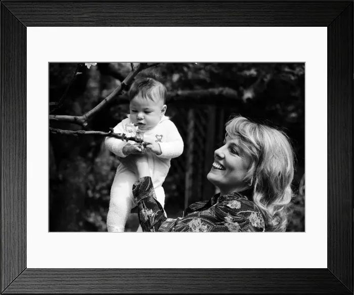 Framed Print : Esther Rantzen at home with her baby daughter Emily. 15th May 1978