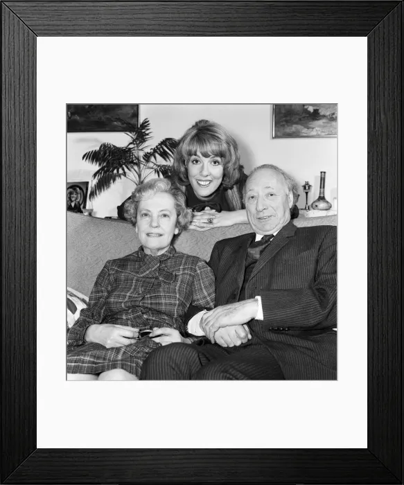 Framed Print : Esther Rantzen with her mother and father, Katherine and Harry, at her parents home in St Framed Print : Esther Rantzen with her mother and father, Katherine and Harry, at her parents home in St