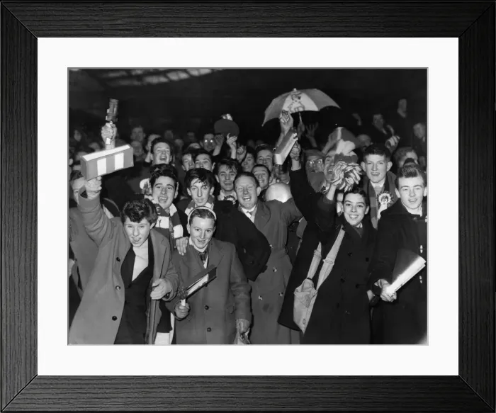 Framed Print : Supporters arrive for the Liverpool v Coventry City FA Cup tie at Anfield Framed Print : Supporters arrive for the Liverpool v Coventry City FA Cup tie at Anfield