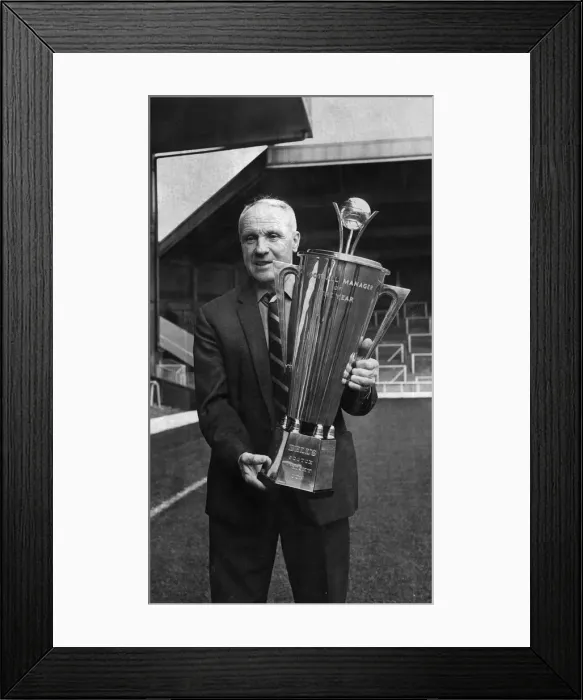 Framed Print : Liverpool manager Bil Shankly poses with his Manager of the Year Award at Anfield