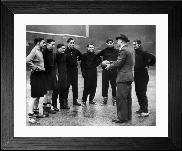 Framed Print : Liverpool manager Don Welsh has a final word with some of his Liverpool players in Framed Print : Liverpool manager Don Welsh has a final word with some of his Liverpool players in