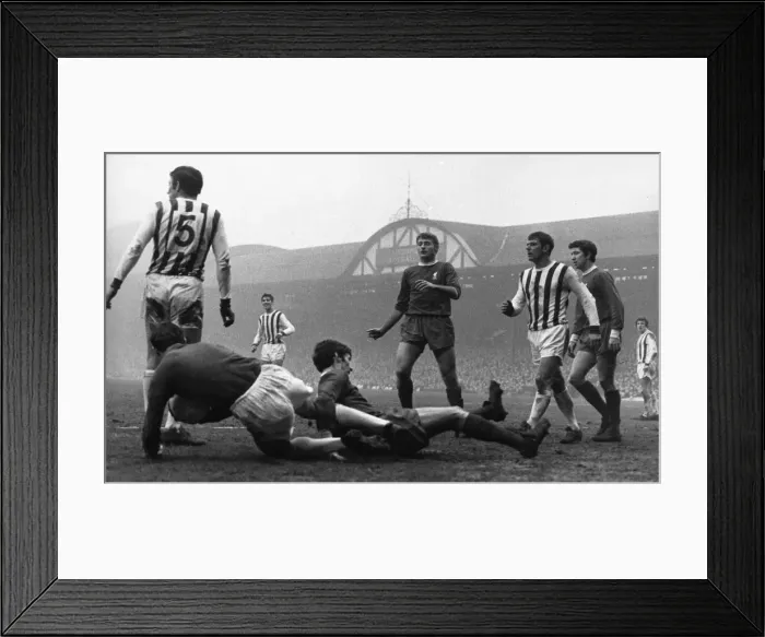 Framed Print : Roger Hunt in action for Liverpool during the match against West Bromwich Albion
