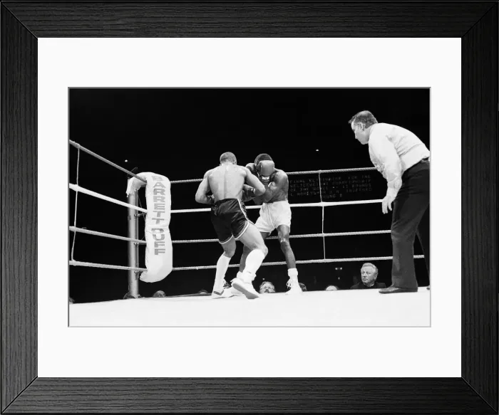 Framed Print : Lloyd Honeyghan vs Horace Shufford. Wembley Arena, London, England Framed Print : Lloyd Honeyghan vs Horace Shufford. Wembley Arena, London, England
