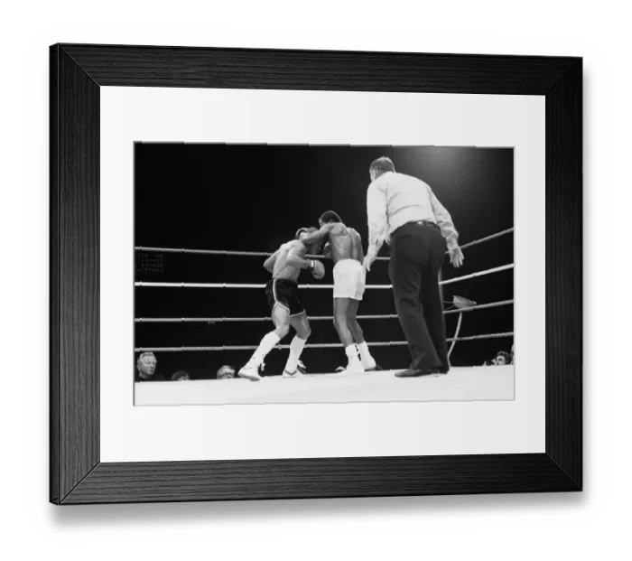 Framed Print : Lloyd Honeyghan vs Horace Shufford. Wembley Arena, London, England Framed Print : Lloyd Honeyghan vs Horace Shufford. Wembley Arena, London, England