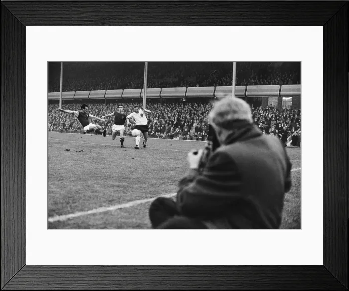 Framed Print : English League Division One match at Villa Park, Aston Villa 0 v Liverpool 1 Framed Print : English League Division One match at Villa Park, Aston Villa 0 v Liverpool 1
