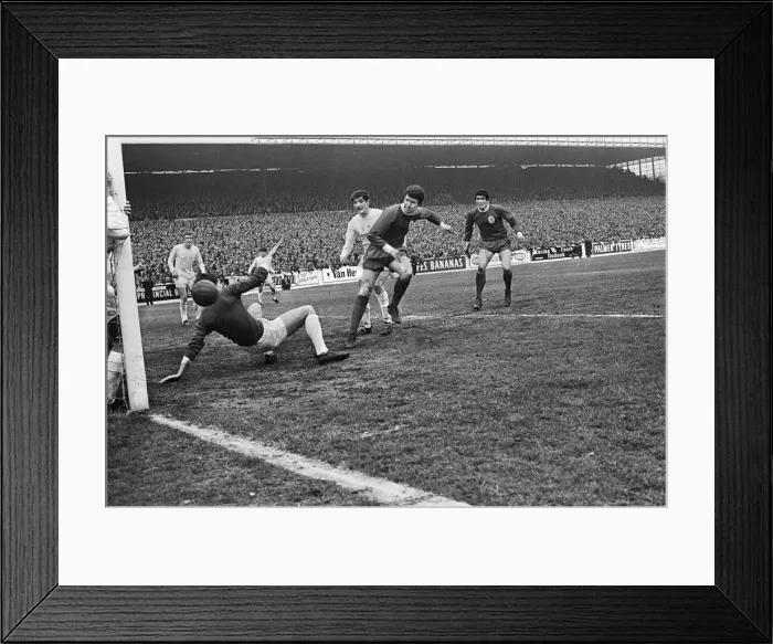 Framed Print : English League Division One match at Elland Road. Leeds United 1 v Liverpool 2