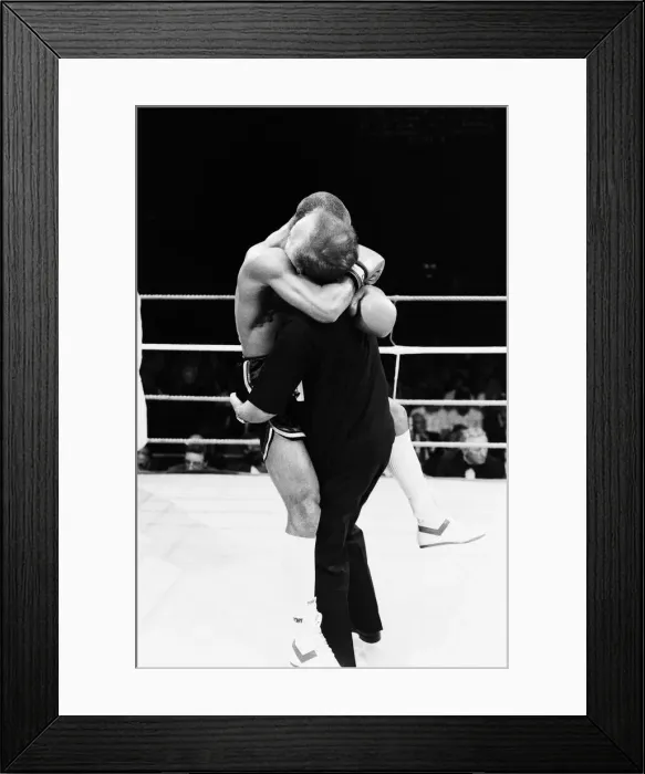Framed Print : Lloyd Honeyghan vs Horace Shufford. Wembley Arena, London, England Framed Print : Lloyd Honeyghan vs Horace Shufford. Wembley Arena, London, England