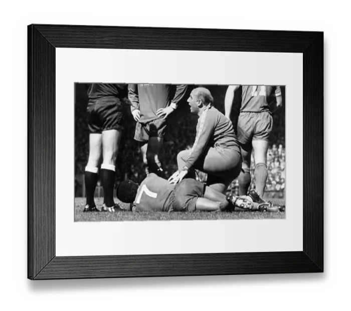 Framed Print : English League Division One match at Anfield. Liverpool 0 v Sunderland 1