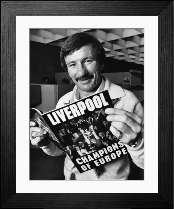 Framed Print : Liverpool footballer Tommy Smith reading a review of Liverpool Framed Print : Liverpool footballer Tommy Smith reading a review of Liverpool