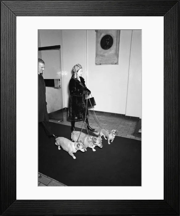 Framed Print : The Royal Family at Christmas and New Year. Picture shows Queen Elizabeth II