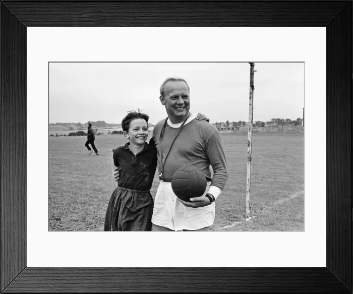 Framed Print : David Bradley, (aged 14) playing the part of Billy Casper, pictured with his Kestral Framed Print : David Bradley, (aged 14) playing the part of Billy Casper, pictured with his Kestral