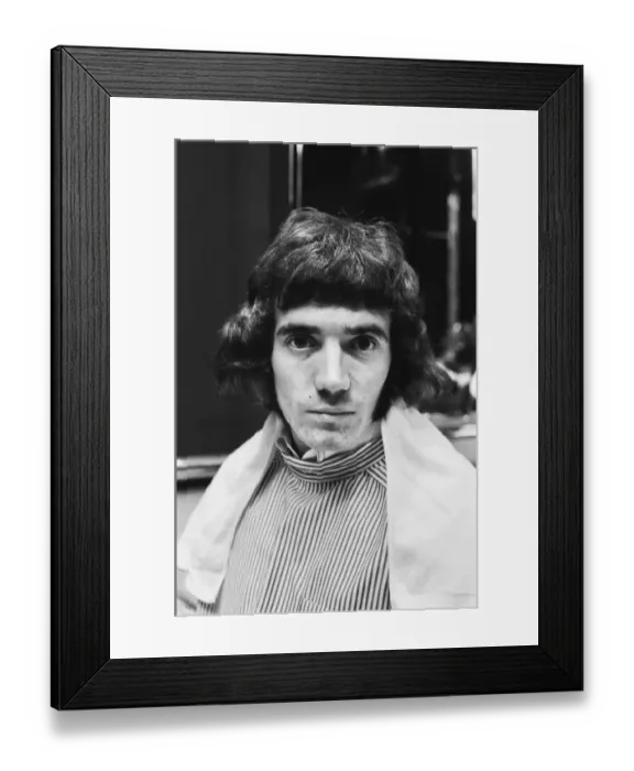 Framed Print : Liverpool footballer Kevin Keegan visits top London hairdresser Michael John for a new Framed Print : Liverpool footballer Kevin Keegan visits top London hairdresser Michael John for a new