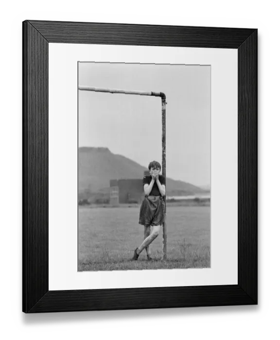 Framed Print : David Bradley, (aged 14) playing the part of Billy Casper, pictured with his Kestral