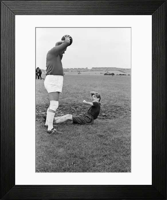 Framed Print : David Bradley, (aged 14) playing the part of Billy Casper, pictured with his Kestral Framed Print : David Bradley, (aged 14) playing the part of Billy Casper, pictured with his Kestral