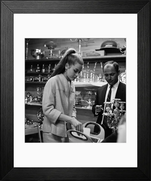 Framed Print : Actress Jane Fonda paid a visit to Langfords Galleries silver vaults in Chancery