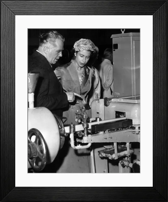 Framed Print : Queen Elizabeth II visiting Wirral, Merseyside. Mr Fs Walker (chairman, Lever Brothers Framed Print : Queen Elizabeth II visiting Wirral, Merseyside. Mr Fs Walker (chairman, Lever Brothers