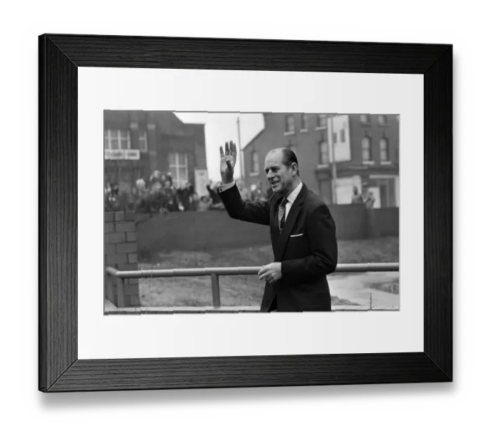 Framed Print : Prince Philip, Duke of Edinburgh visits Martensen Street, Wavertree, Liverpool Framed Print : Prince Philip, Duke of Edinburgh visits Martensen Street, Wavertree, Liverpool