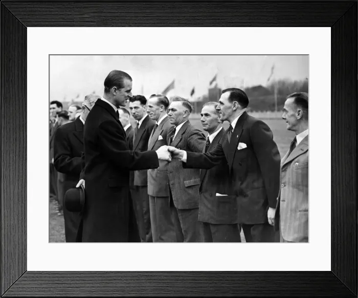 Framed Print : Prince Philip, Duke of Edinburgh meets Merseyside Dockers who are on the Council Framed Print : Prince Philip, Duke of Edinburgh meets Merseyside Dockers who are on the Council