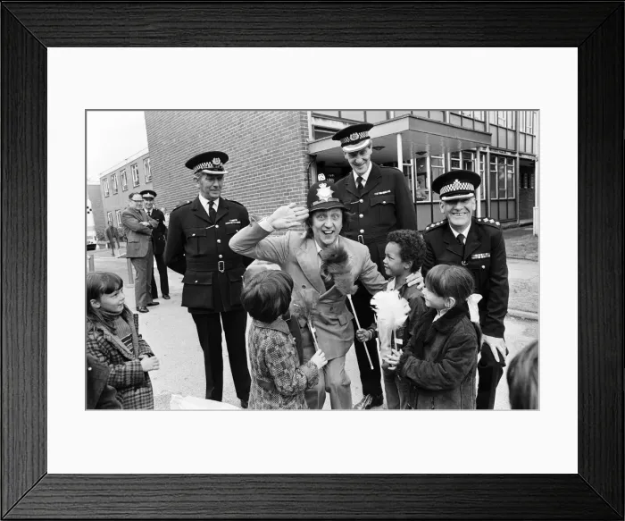 Framed Print : Ken Dodd at a Liverpool Police Station. 7th June 1979