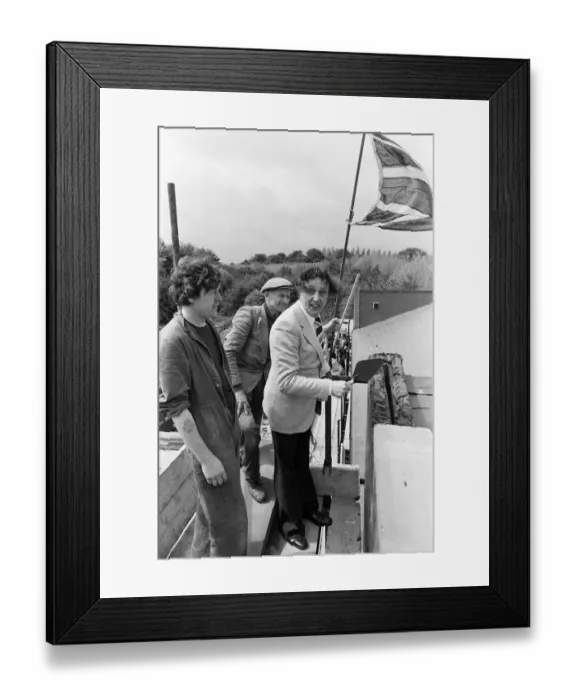 Framed Print : Ken Dodd at Clatterbridge Hospital, Birkenhead. 23rd May 1979 Framed Print : Ken Dodd at Clatterbridge Hospital, Birkenhead. 23rd May 1979