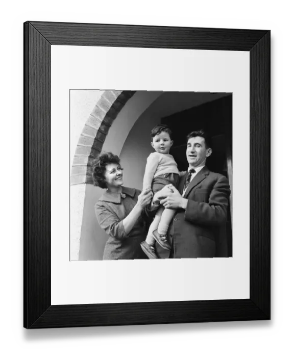 Framed Print : Liverpool footballer Geoff Twentyman at home with his family Framed Print : Liverpool footballer Geoff Twentyman at home with his family