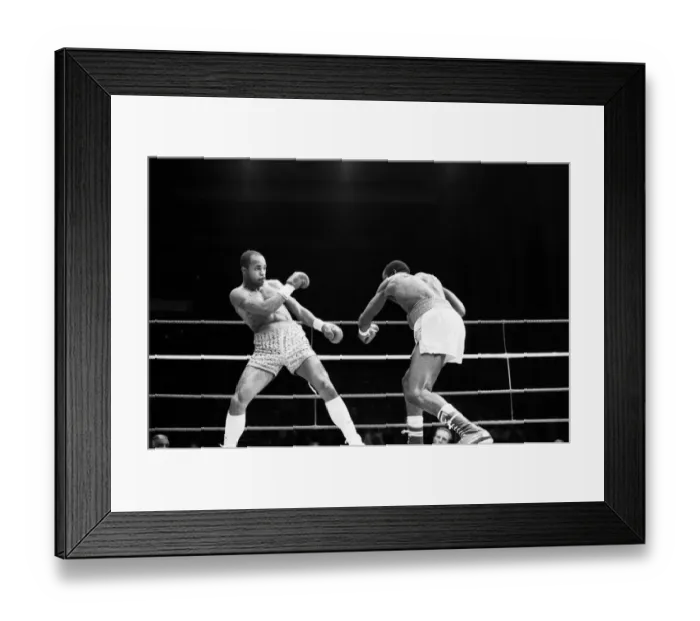 Framed Print : WBC and IBF, welterweight title fight between Lloyd Honeyghan and Johnny Bumphus Framed Print : WBC and IBF, welterweight title fight between Lloyd Honeyghan and Johnny Bumphus