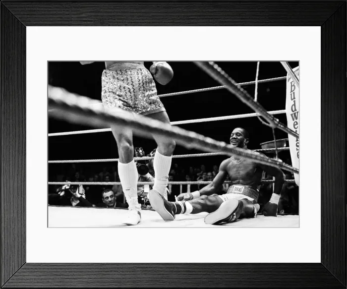 Framed Print : WBC and IBF, welterweight title fight between Lloyd Honeyghan and Johnny Bumphus
