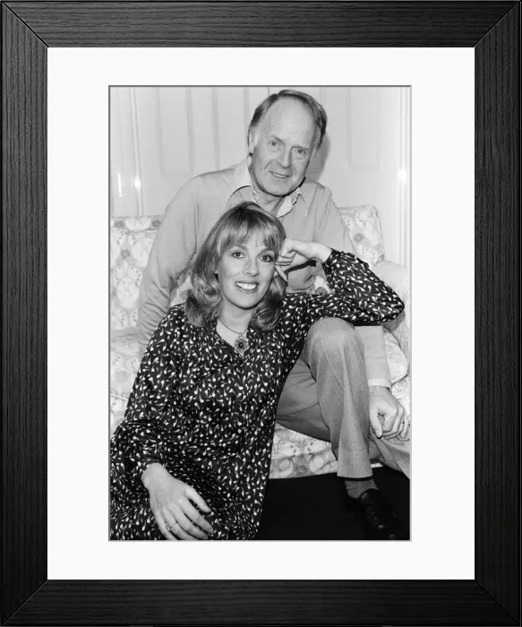 Framed Print : Happily married couple, Esther Rantzen and husband Desmond Wilcox pictured at their home Framed Print : Happily married couple, Esther Rantzen and husband Desmond Wilcox pictured at their home