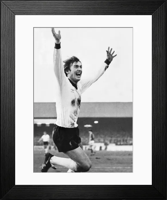 Framed Print : FA Cup Semi Final Second Replay at Villa Park. Arsenal 1 v Liverpool 1 after extra