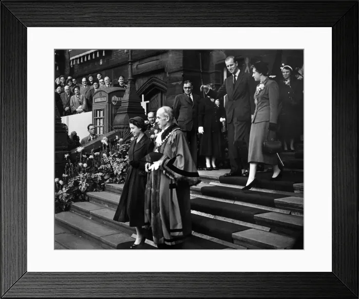 Framed Print : Queen Elizabeth II and Prince Philip, Duke of Edinburgh, visiting St Helens Framed Print : Queen Elizabeth II and Prince Philip, Duke of Edinburgh, visiting St Helens