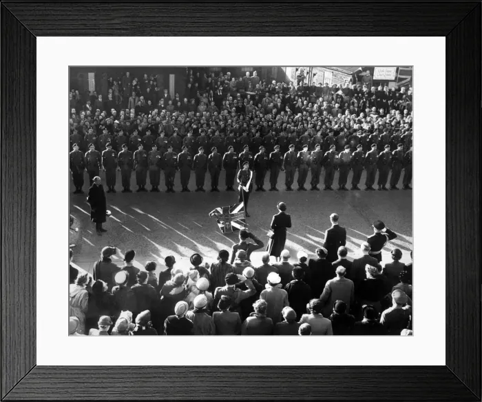 Framed Print : Queen Elizabeth II and Prince Philip, Duke of Edinburgh, visiting Bootle Framed Print : Queen Elizabeth II and Prince Philip, Duke of Edinburgh, visiting Bootle